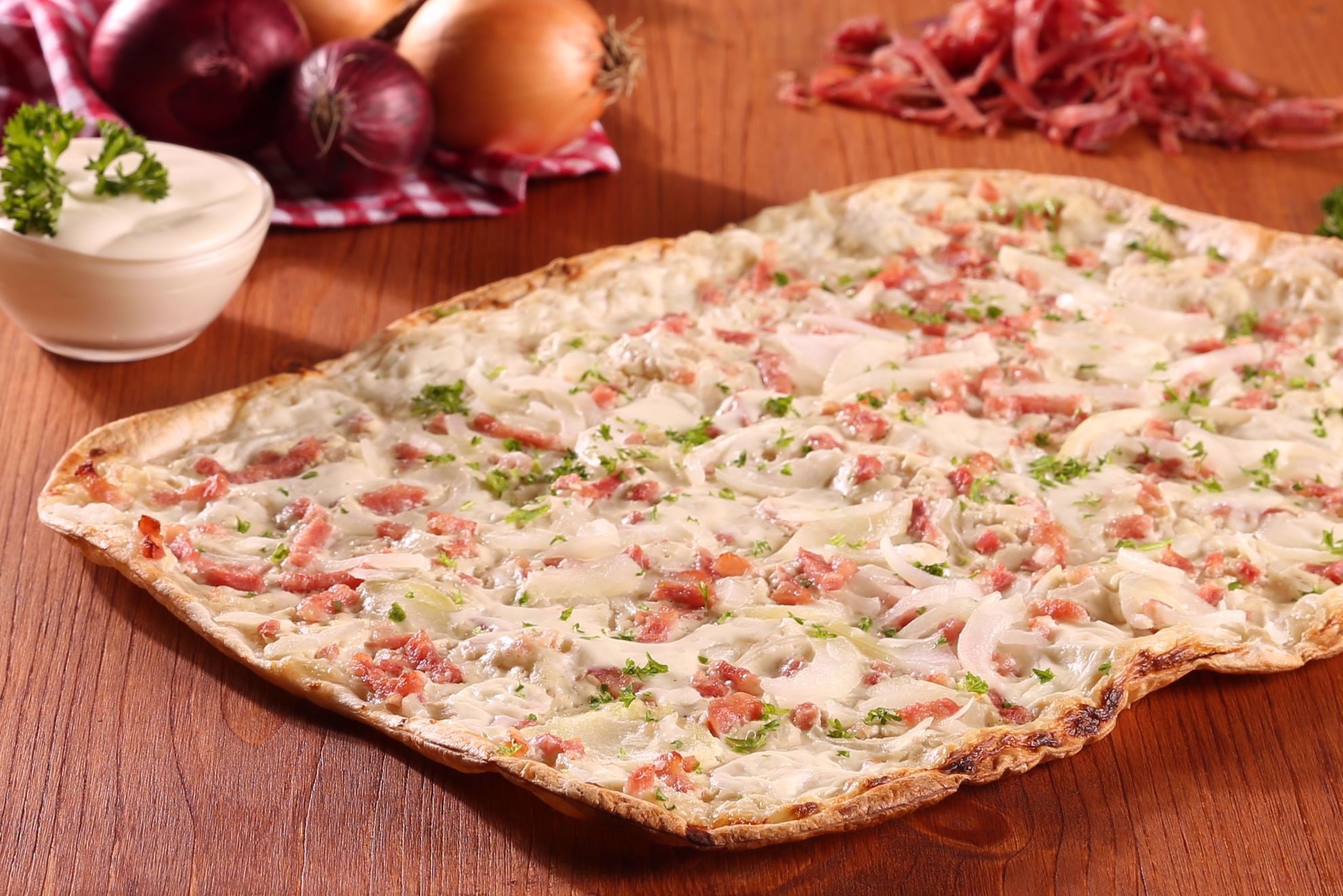 Bonflam GmbH. Flammkuchen Premium, Speck &amp; Zwiebel, rustique