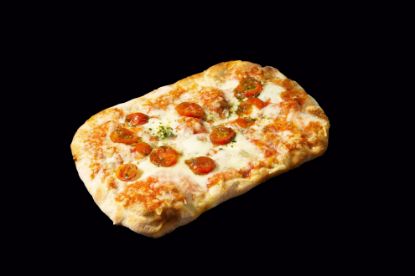 Pinsa Romana Bufala; Tomatensauce, Käse, Büffelmozzarella & Kirschtomaten